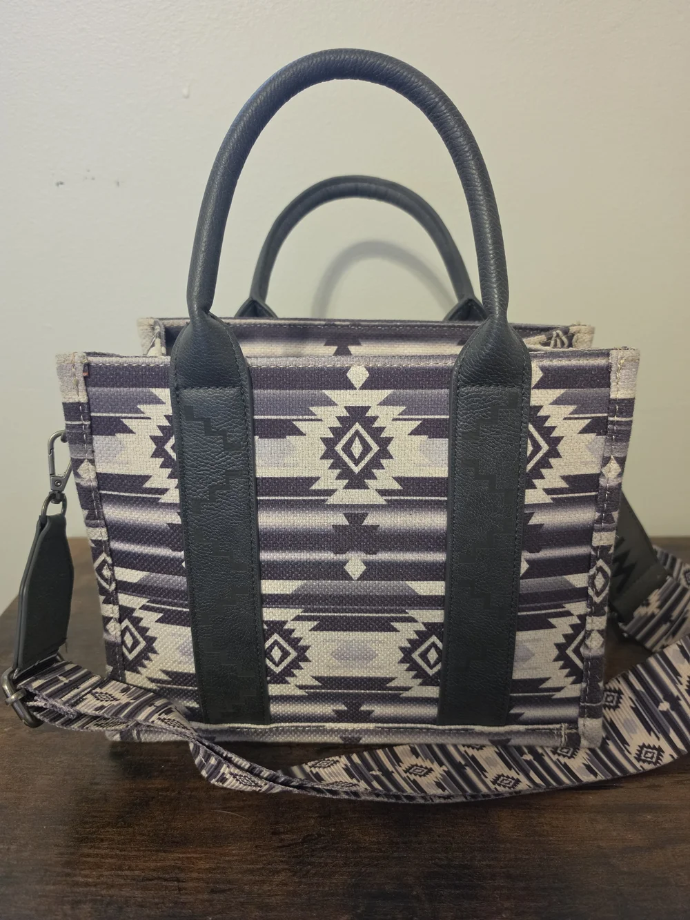 Wrangler Black & Cream Southwestern Tote Set - Picture 3 of 13
